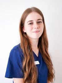 Porträt von Manon Aeschlimann, MPA in Ausbildung in der Praxisgemeinschaft Mühlematt